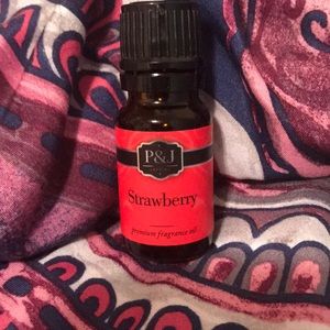 Strawberry essential oil